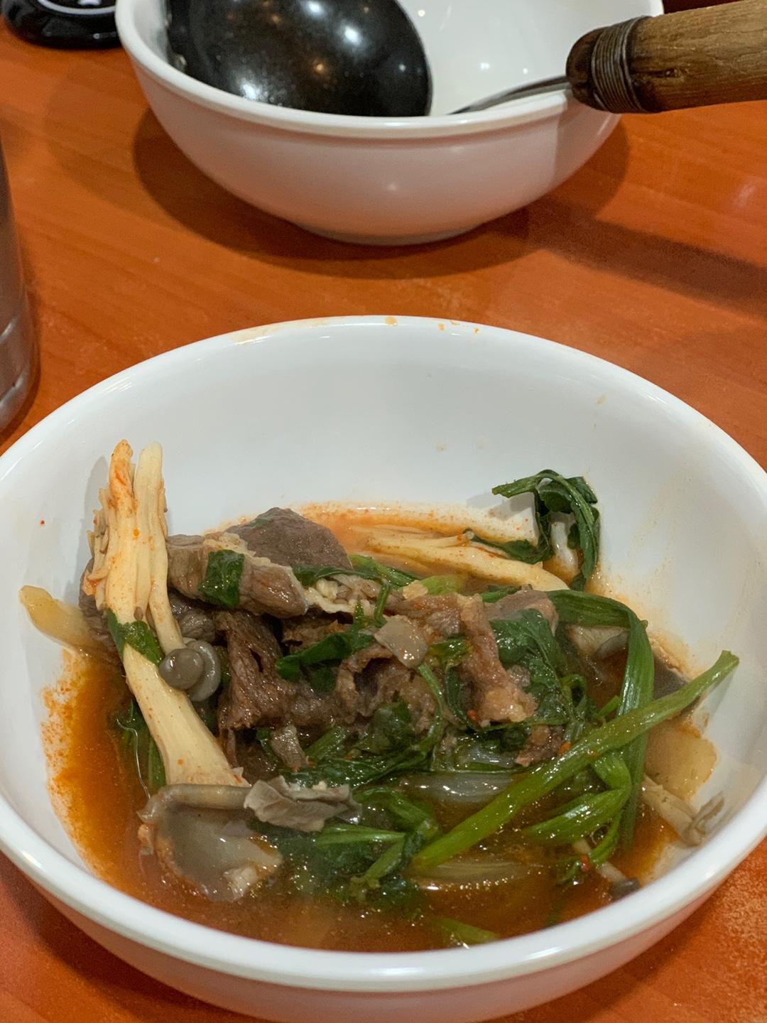 喺韓國食一鍋鍋，最後點可以嚟多個炒飯？韓國人最愛東村火鍋刀削麵，總有一間喺你附近！