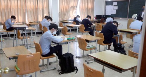 โรงเรียนในเกาหลีใต้เริ่มเปิดเทอมและกลับมาทำการเรียนการสอนอีกครั้ง! สร้างทั้งความสุขและความกังวลให้กับนักเรียน, ครูและผู้ปกครอง รวมไปถึงประเทศ
