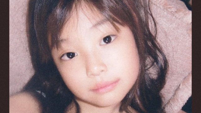 7 Childhood Photos of Celebrities Guess who this is?