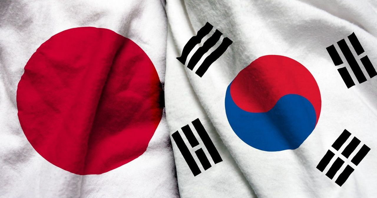 韓國和日本國旗並排強調兩國互相取消免簽政策，影響民眾的自由出行。