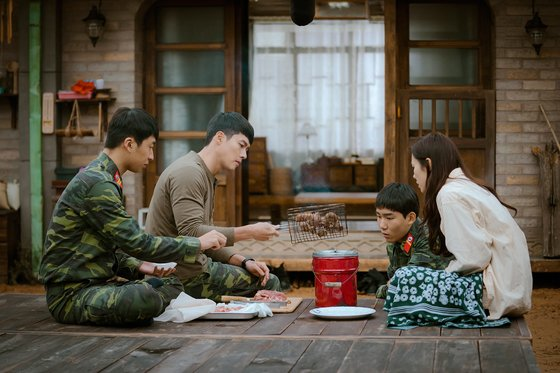 หนึ่งในผู้เขียนบท 