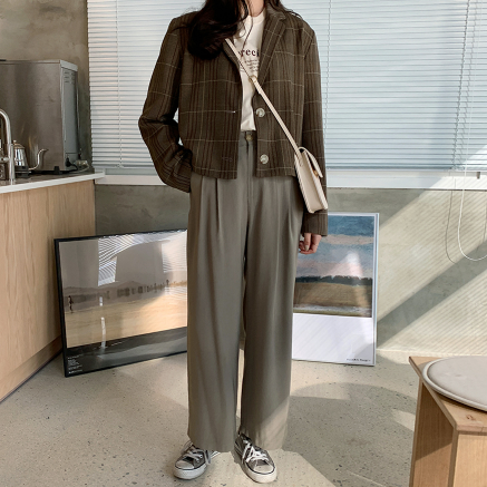 เทรนแฟชั่นเกาหลี ประจำฤดูใบไม้ผลิปี 2025 ทั้งเทรนเสื้อผ้าและรองเท้ายอดฮิตของเหล่าวัยรุ่นเกาหลี 