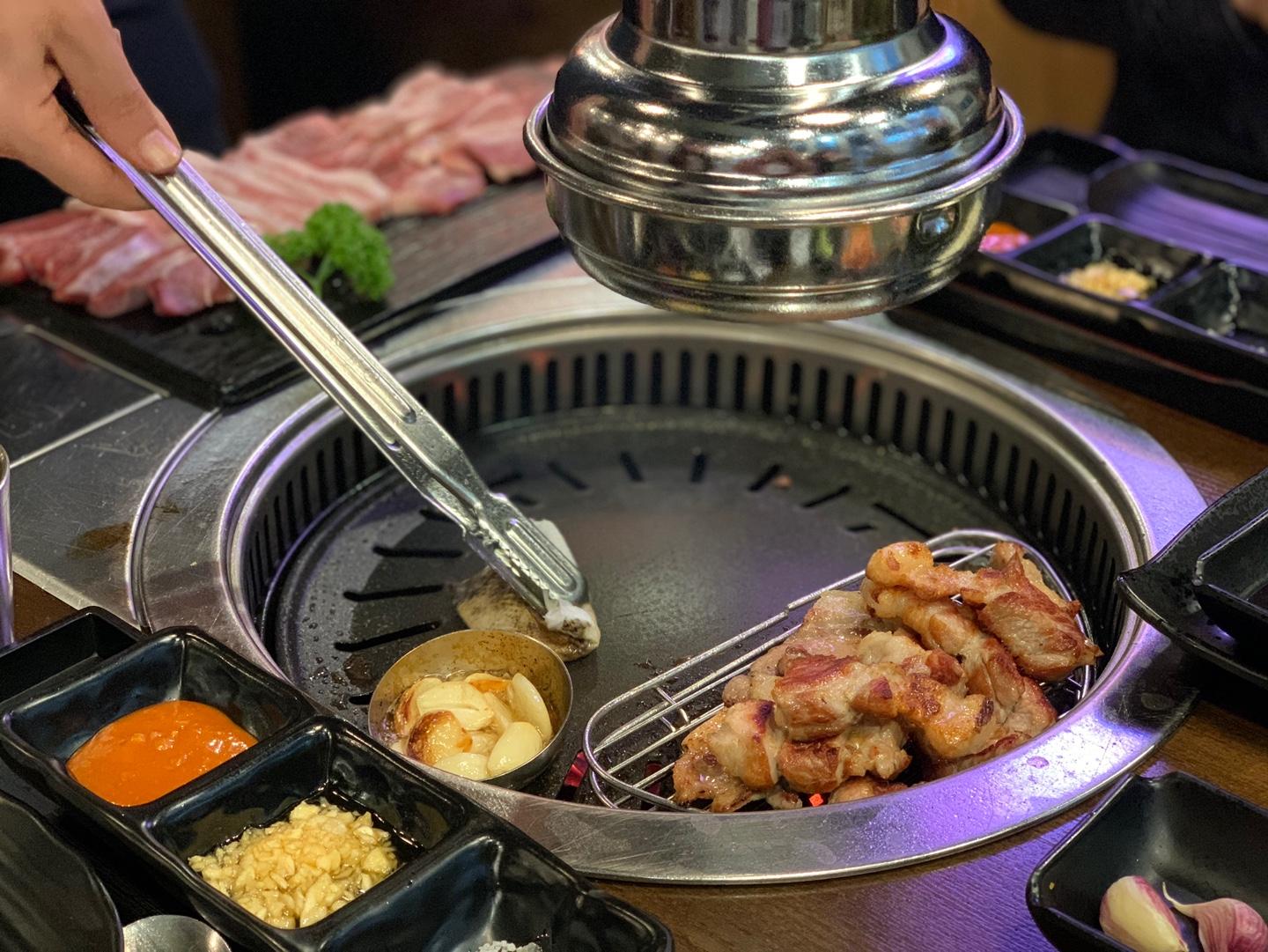 超高質韓國烤肉連鎖店，職員會親自過嚟幫大家，完全唔洗自己落手！