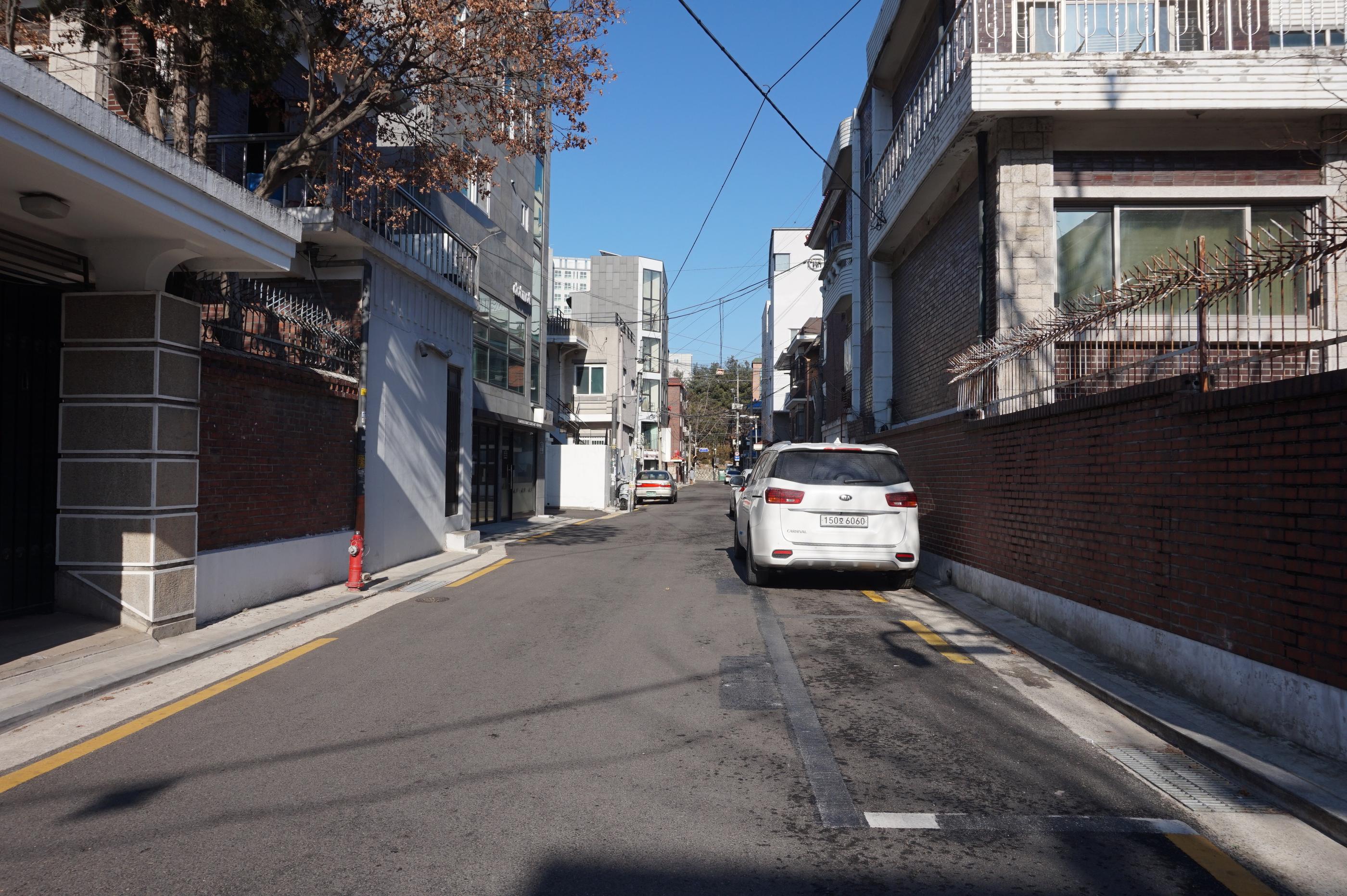 Hongdae | Cafe Highwaist, Aesthetic Desserts Galore on the Trendy Street of Yeonnamdong