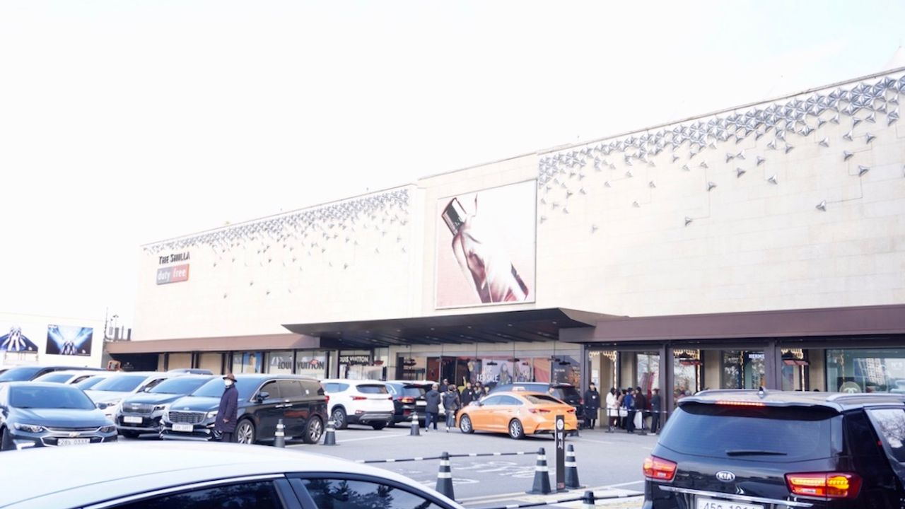 韓国の新羅免税店、お店の外観と駐車場、新型コロナウィルスに関する情報