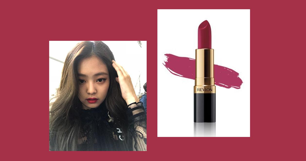 Thỏi son Revlon Super Lustrous Lipstick trong bộ sưu tập Street Chic màu Bombshell Red. Màu son đỏ mận đậm sang trọng với dưỡng chất vitamin A và E, giúp môi không bị khô.