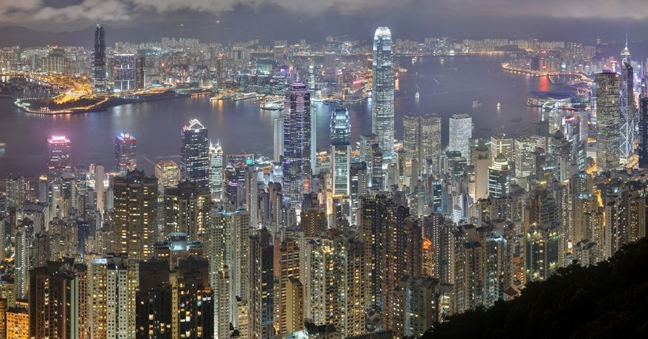 홍콩 도시의 밤경치 - 아름다운 조명과 건물들