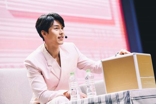 Creatrip ピンクを着こなす韓国男性芸能人