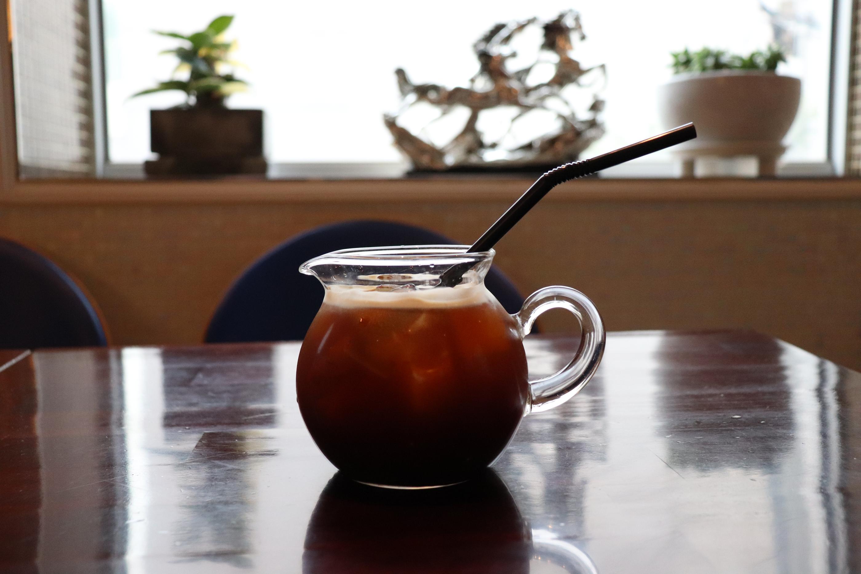 Cafe Pera | Ewha A fancy cafe with a mature aesthetic atmosphere and delicious strawberry tart