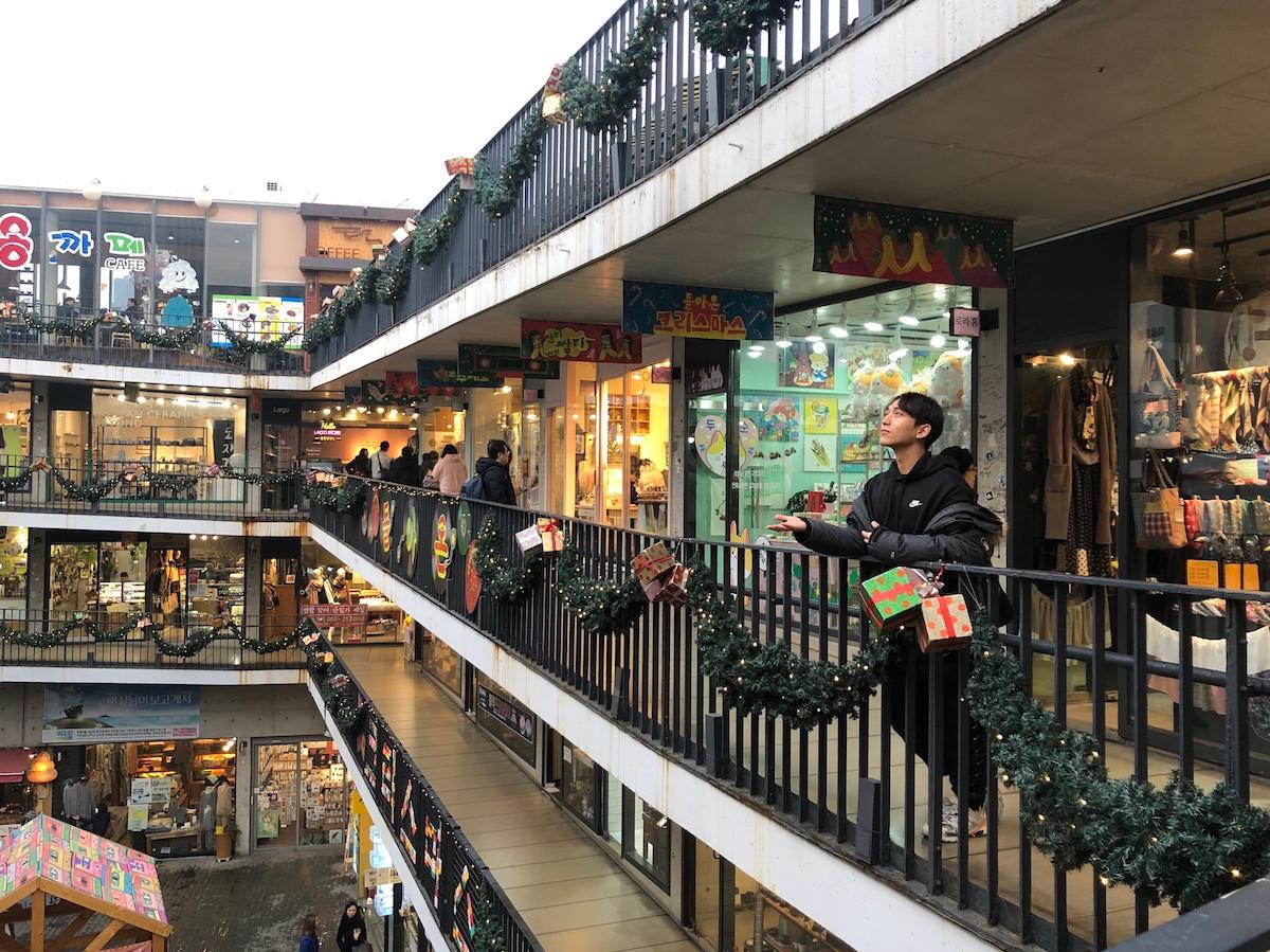 How to enjoy Insadong and its indoor amusements to its fullest!