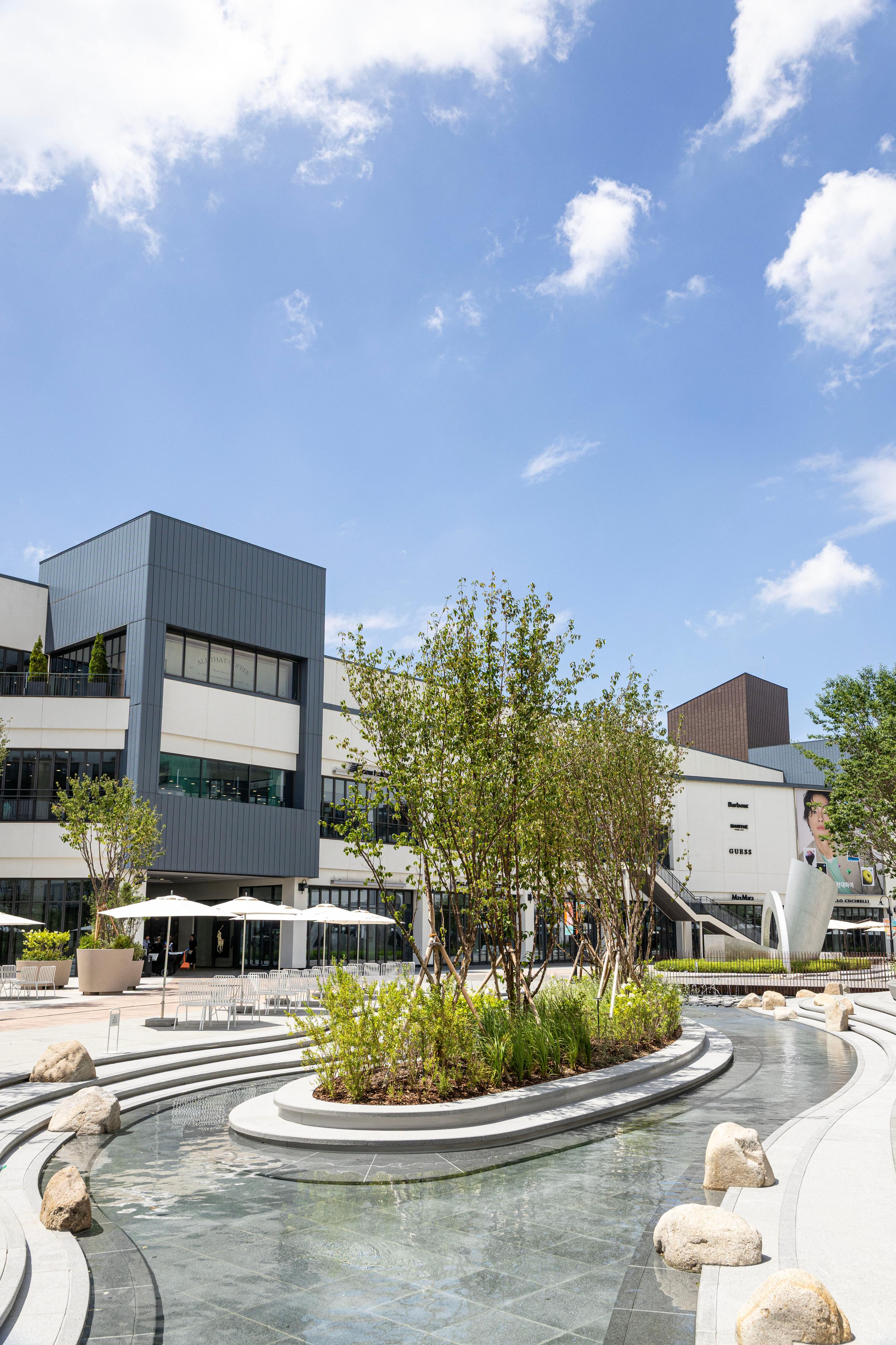 Open-air garden and water feature