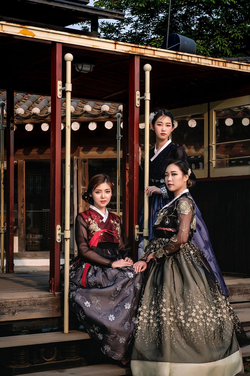 Pengalaman Gyeongbokgung Hanbok di Penyewaan Hanbok Di Korea-image