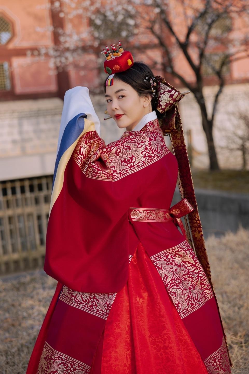 Gyeongbokgung Hanbok-Verleih + Make-up | Hanbok-Mädchen