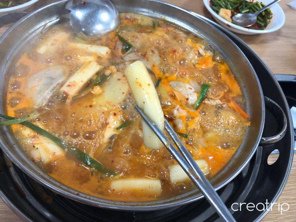 Dongdae Hühnersuppe-Baumhaus image 1