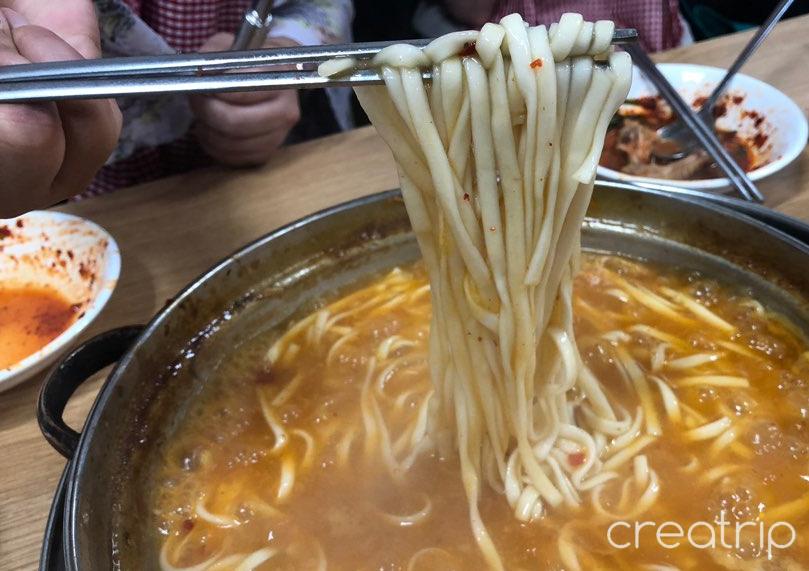 Dongdae Hühnersuppe-Baumhaus image 7