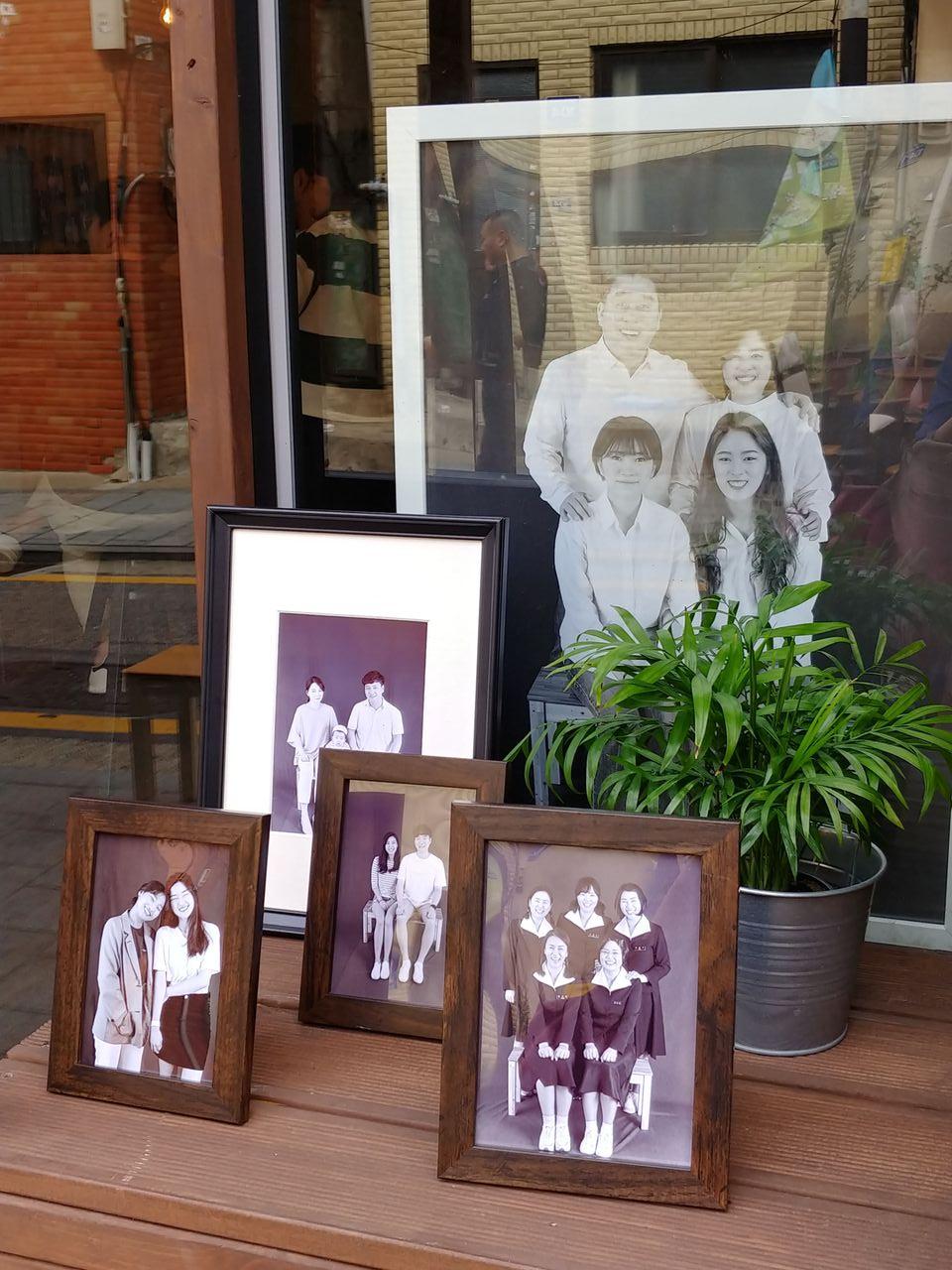 Studio foto hitam putih Woori image 1