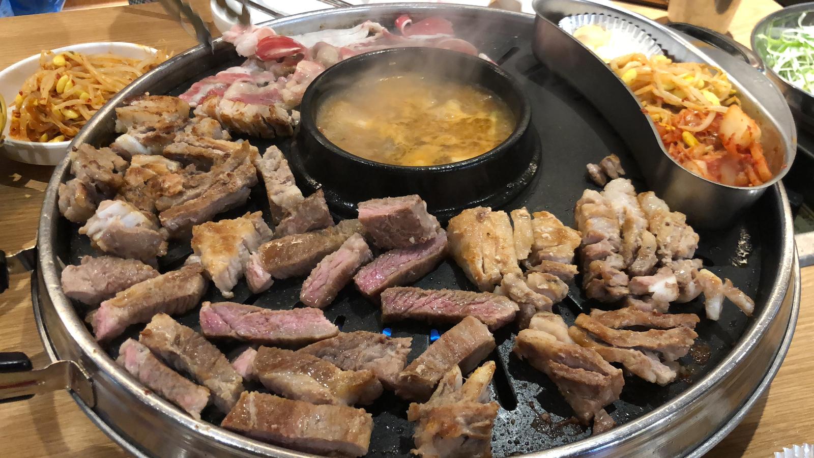 Gangnam Pork House Buffet: Horeongdae BBQ Delight