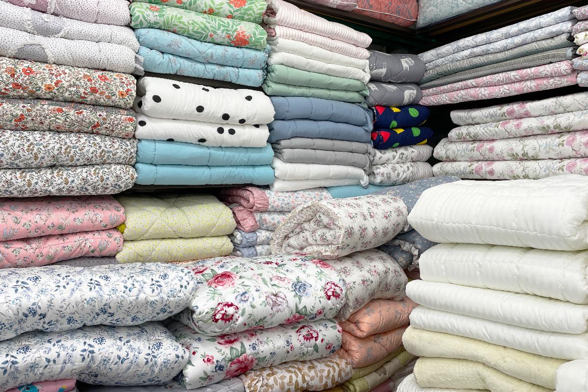 Textile art display of Korean linens with carmine and magenta patterns, sold at 광장시장 156호 아씨방.