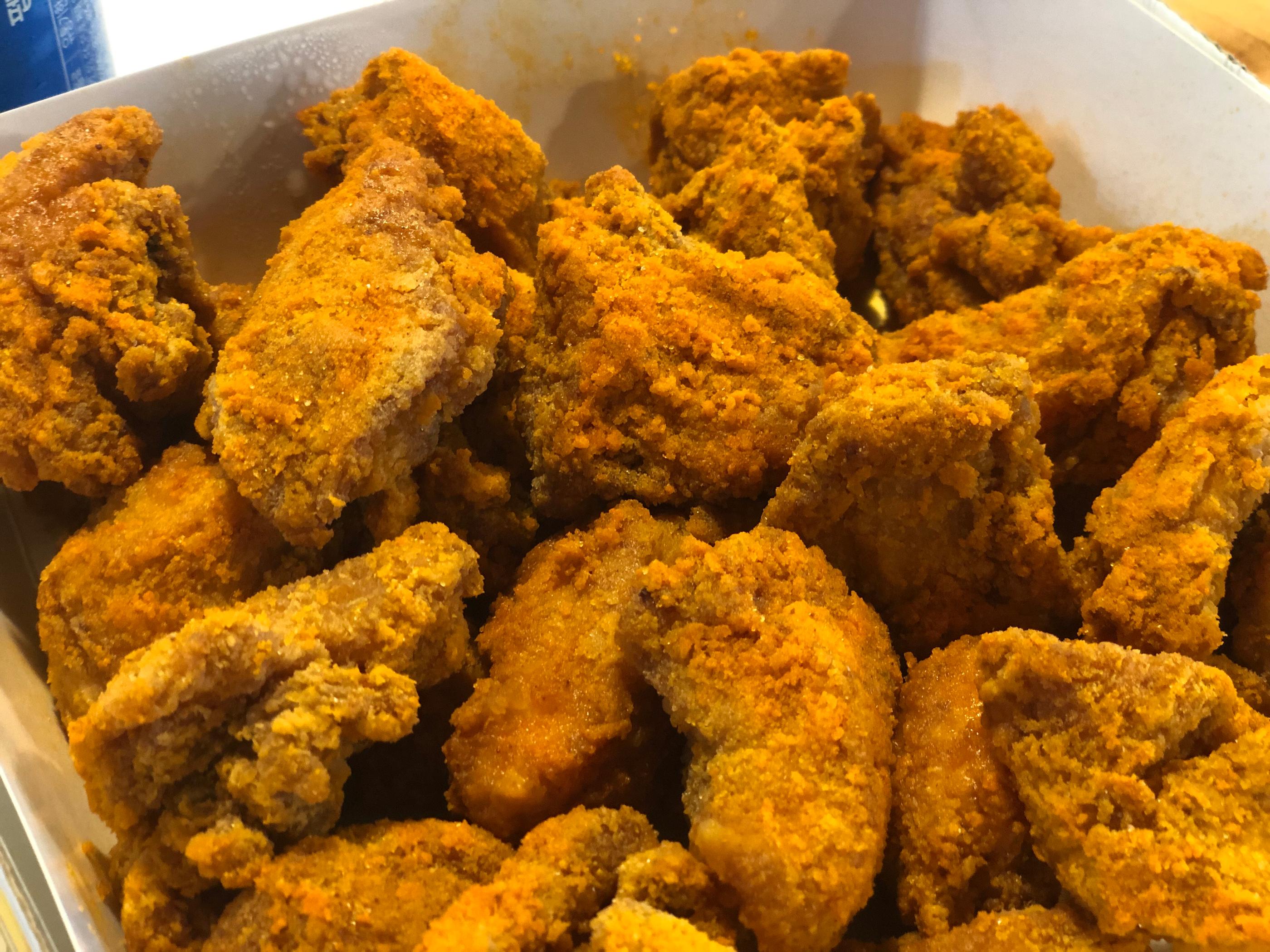 Crispy fried chicken with NeNe Chicken's special recipe and ingredients, delivering fast food to your door in Korea.