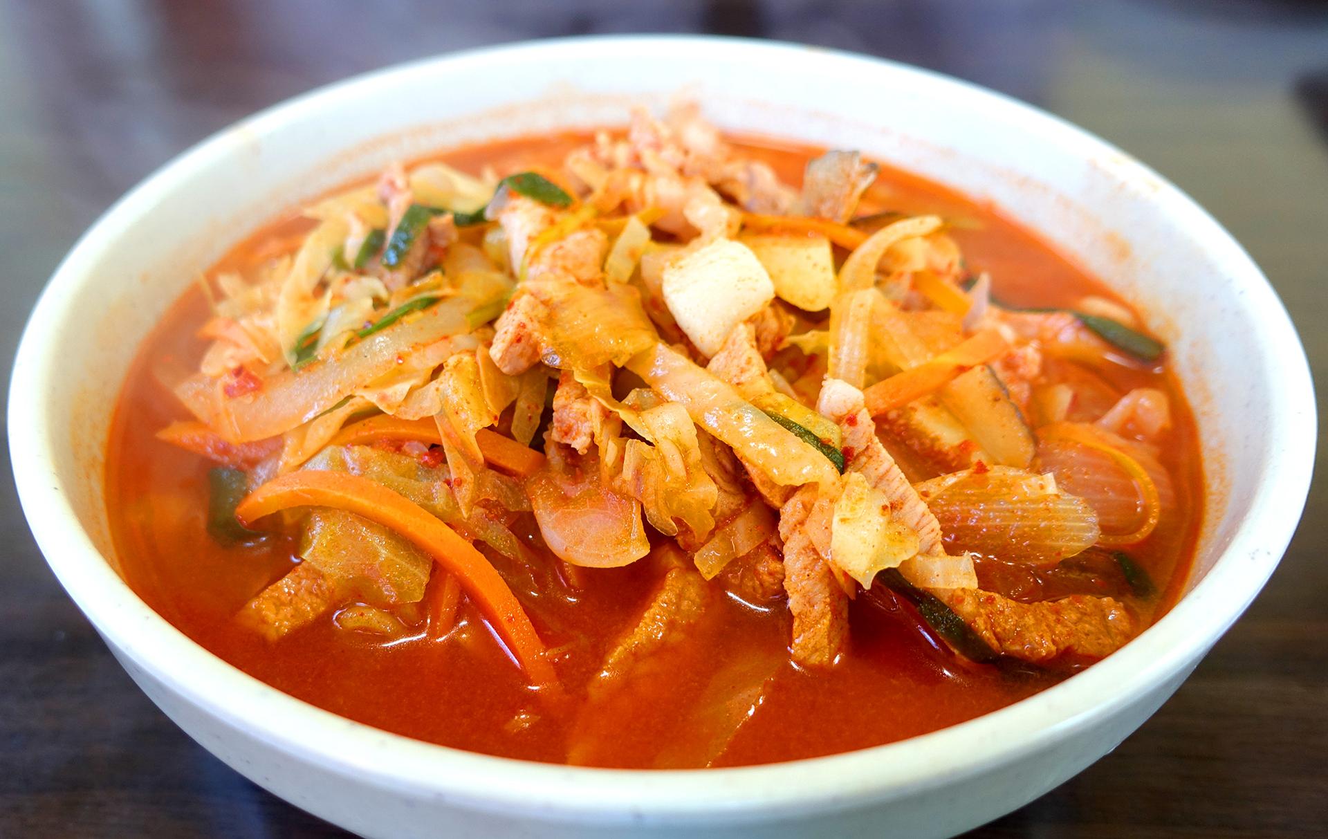 Seafood jjambong or stew with ingredients like shrimp, vegetables and spices for delivery in Seoul.