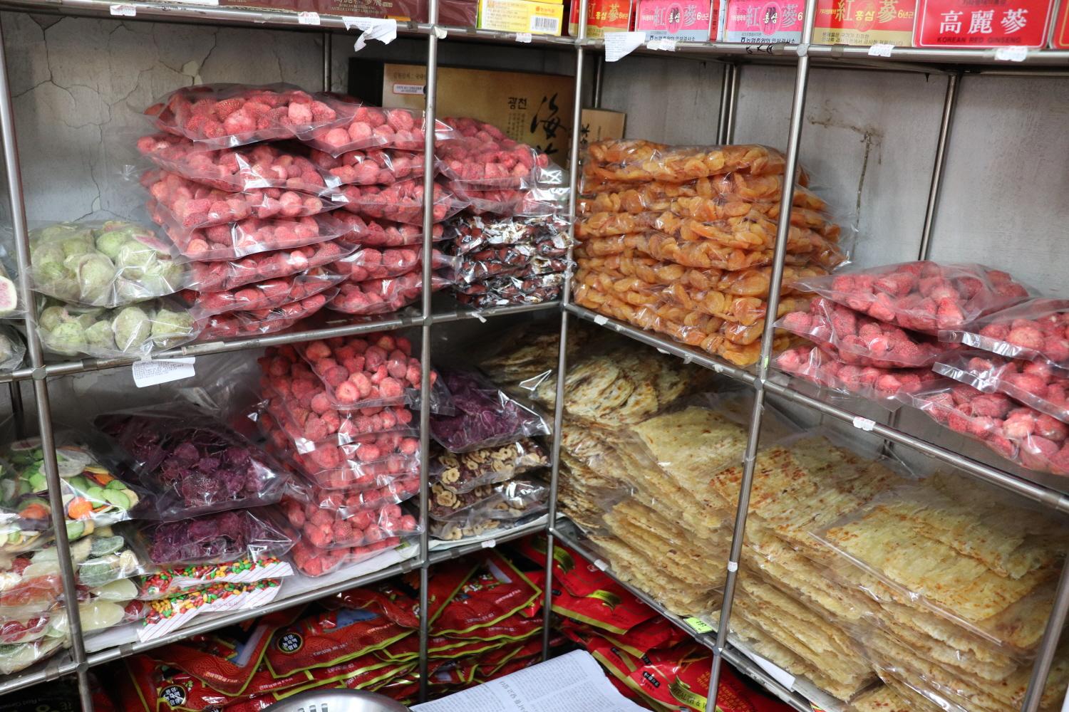 Conveniently stored natural and whole dried food ingredients for flavorful Korean dishes at 장안상사 retail.