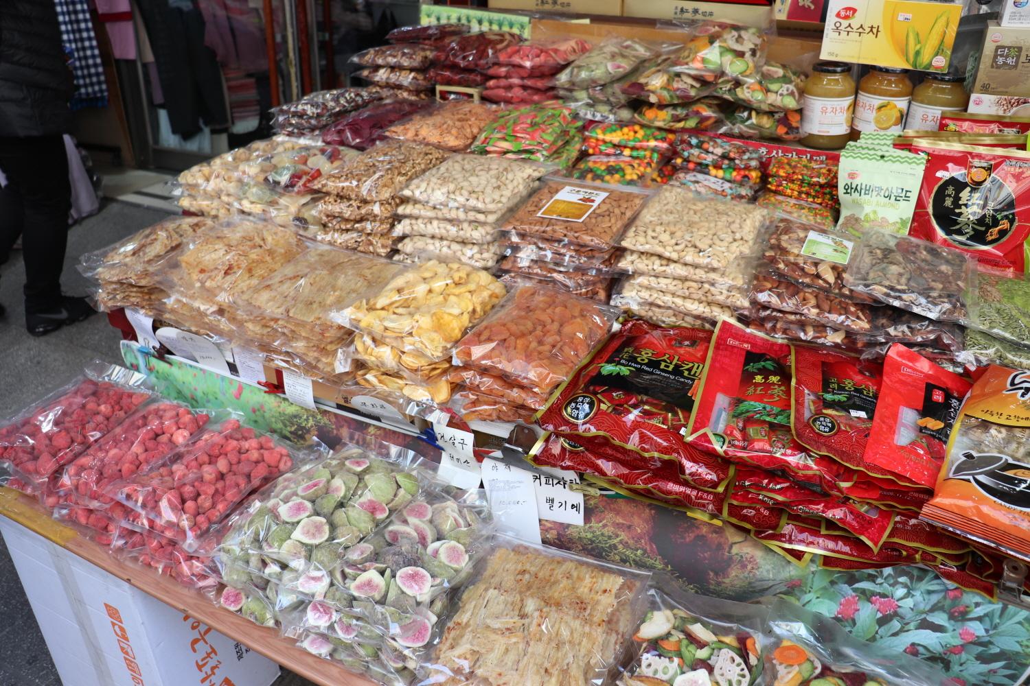 A Korean convenience store selling natural and whole foods, including locally sourced, dry and packaged cuisine from the brand 장안상사.