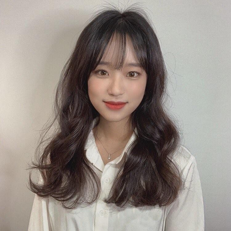 Model at Juno Hair Salon in Centum City Station, Busan, with a smiling expression, wearing outerwear, showing forehead, nose, lips, chin, eyebrows, and shoulders.