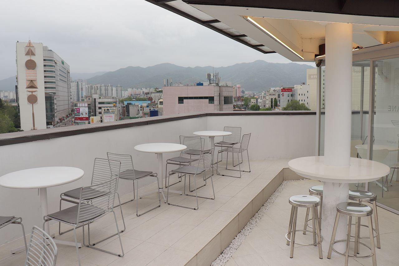 Vista del café Un avion