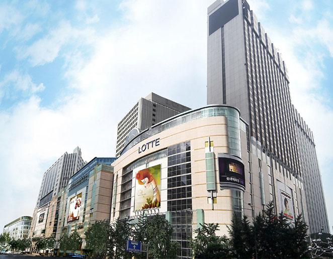 Lotte Department Store building in Korea, featuring a null building, skyscrapers, condominiums, and cloud-filled sky.