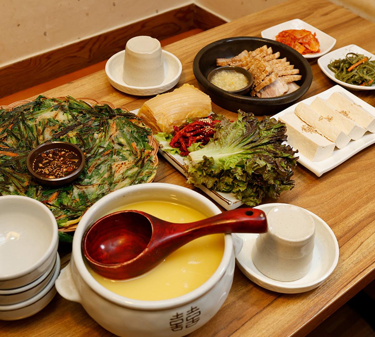 仁寺洞マヌルポッサムのメイン料理