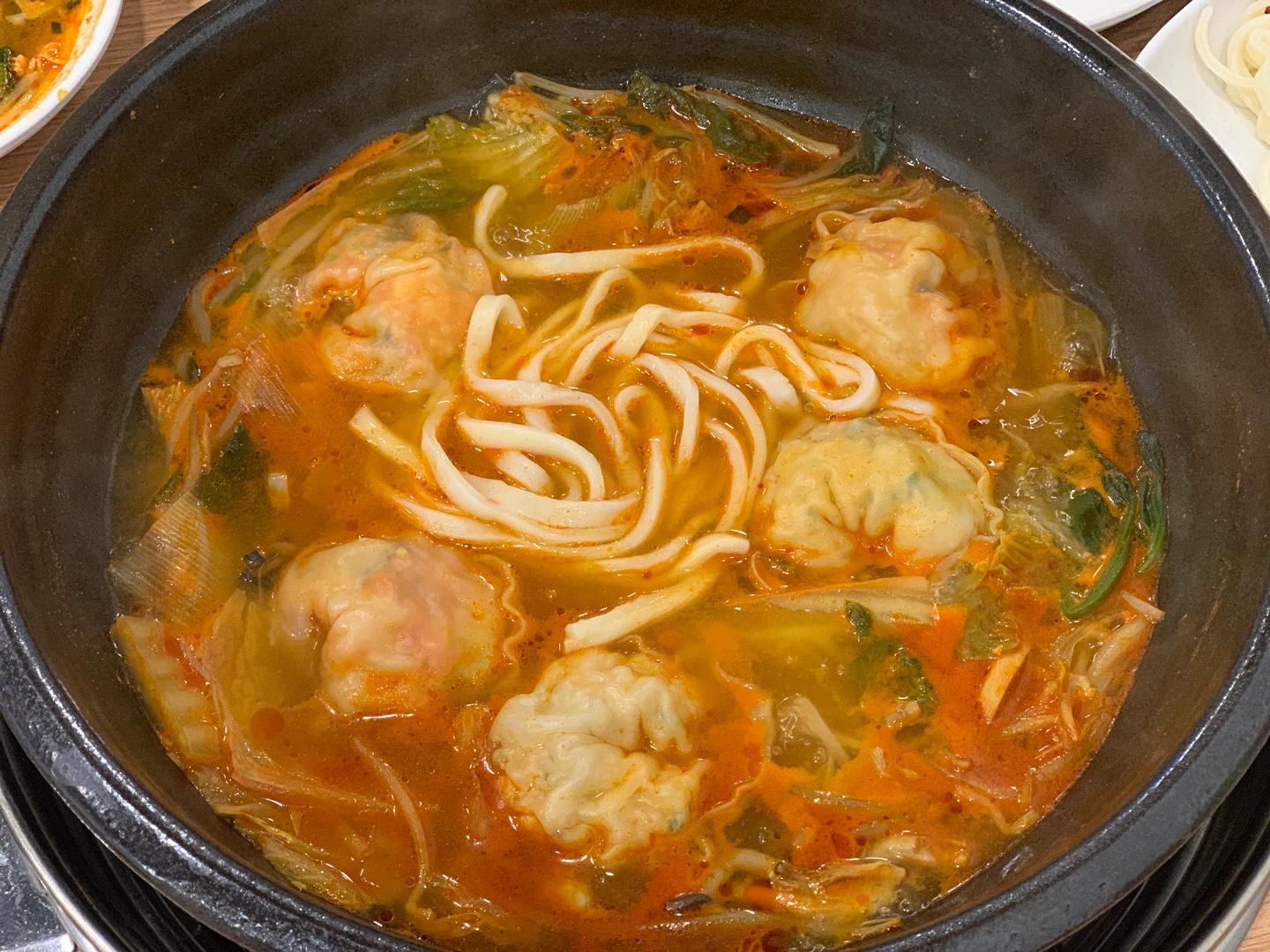 Разные блюда с пельменями