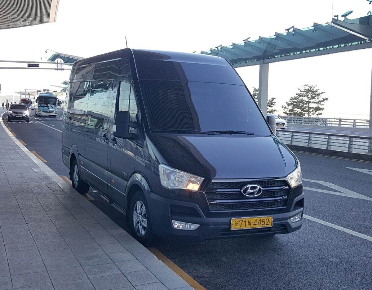 Airport→Seoul 12-Person Limousine