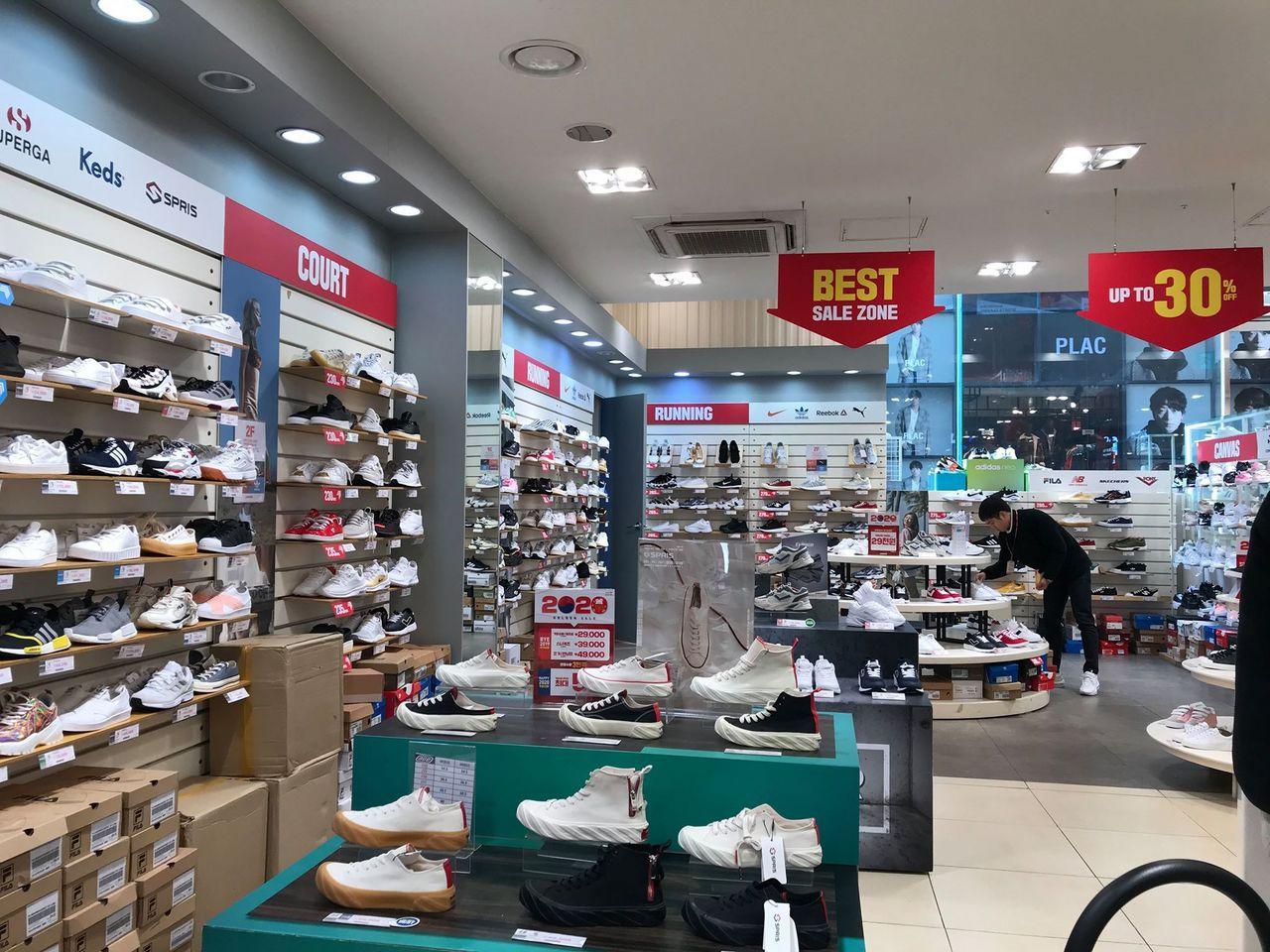 Myeongdong | LesMore image 2