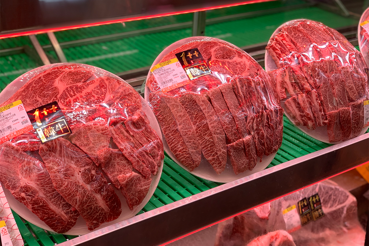 Daging sapi dan daging babi