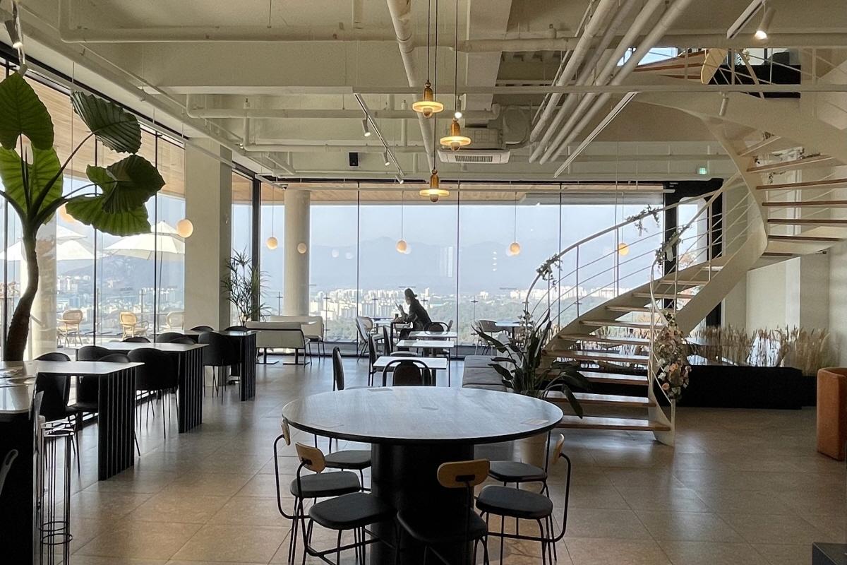 Interior lantai satu