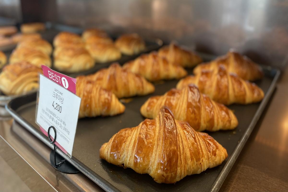 Roti dan pastry di Atelier GC Gontran Cherrier