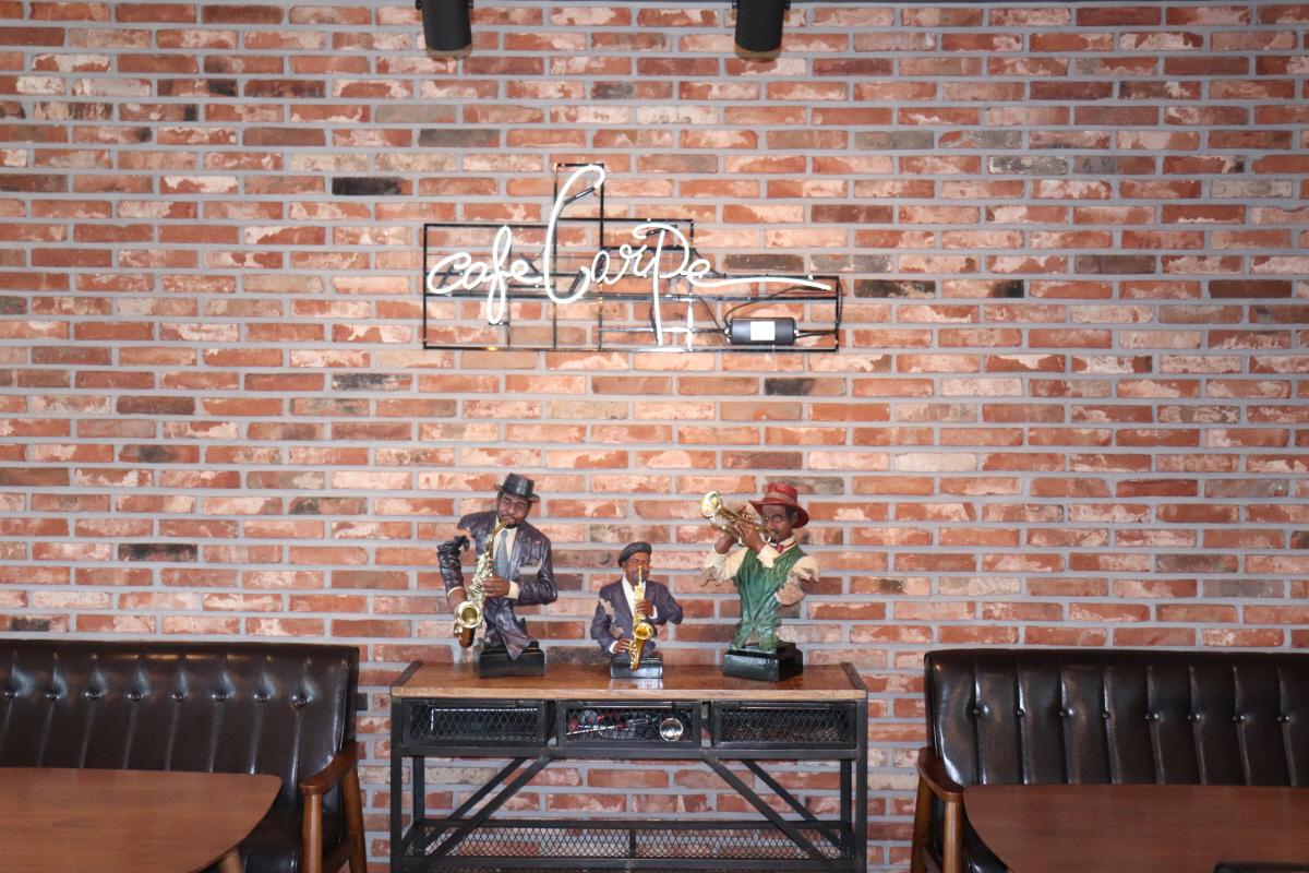 Dettaglio dell'atmosfera del café