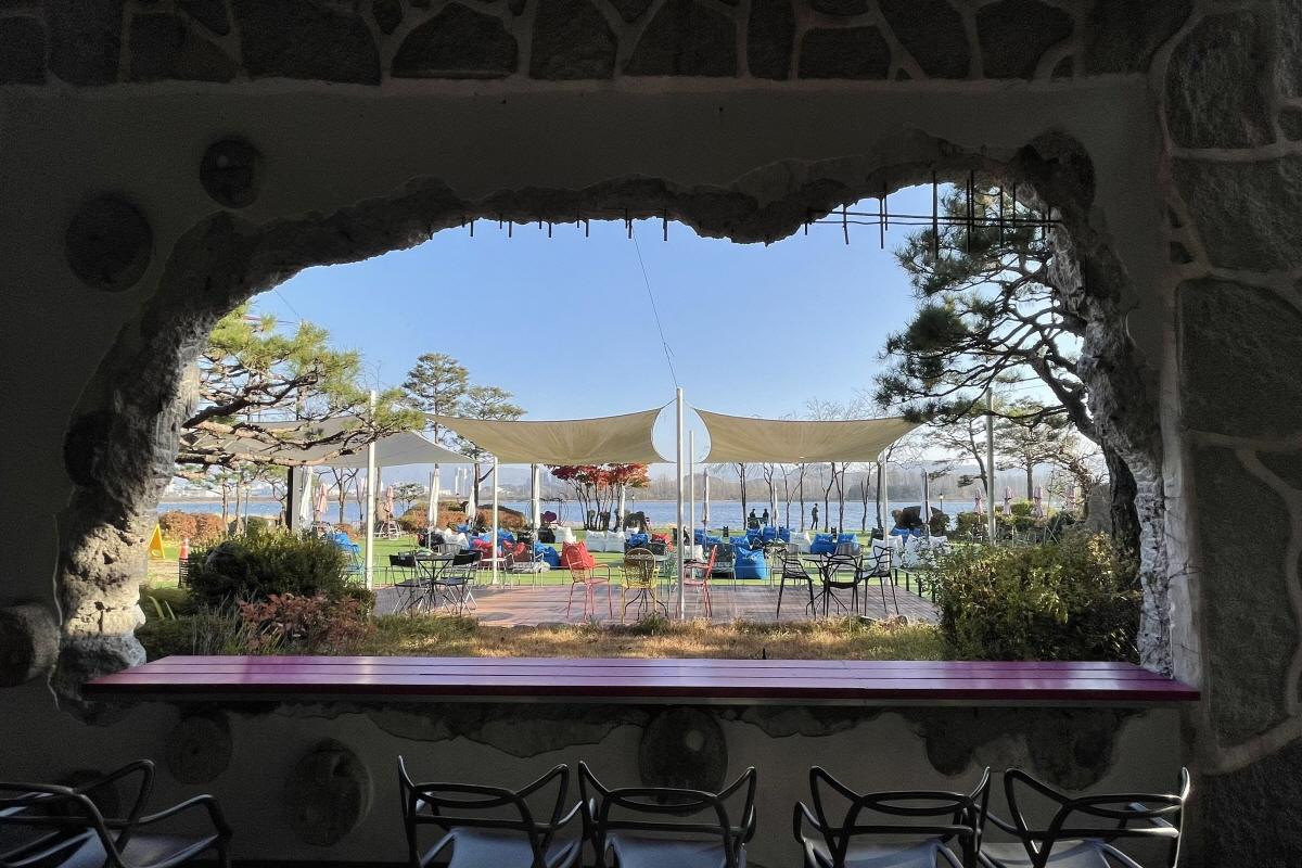 Prato con bean bag colorati