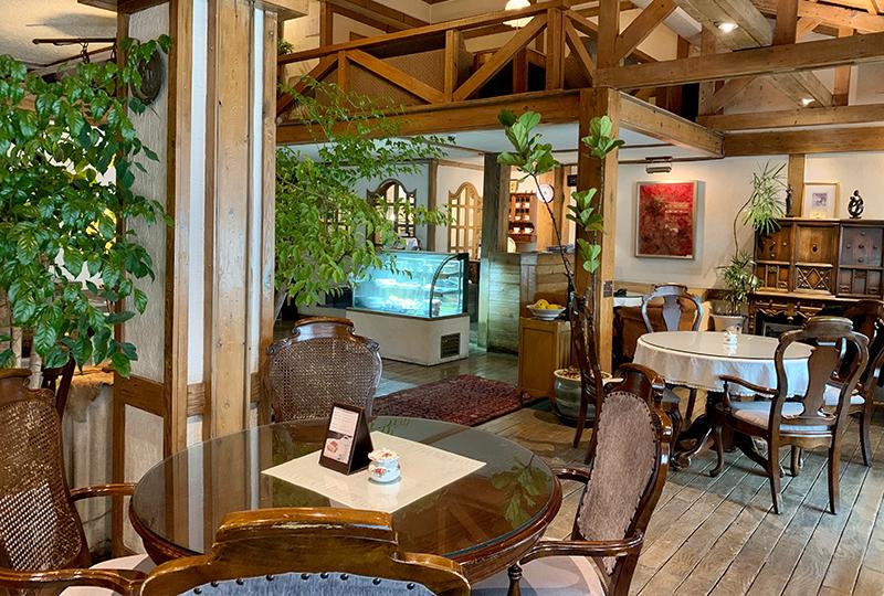 Atmosfera storica di Cafe Coin