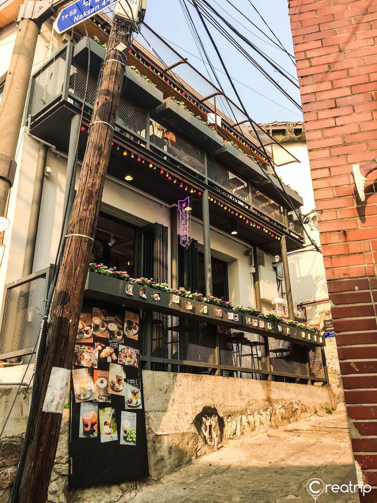 Ant coffee shop image 7