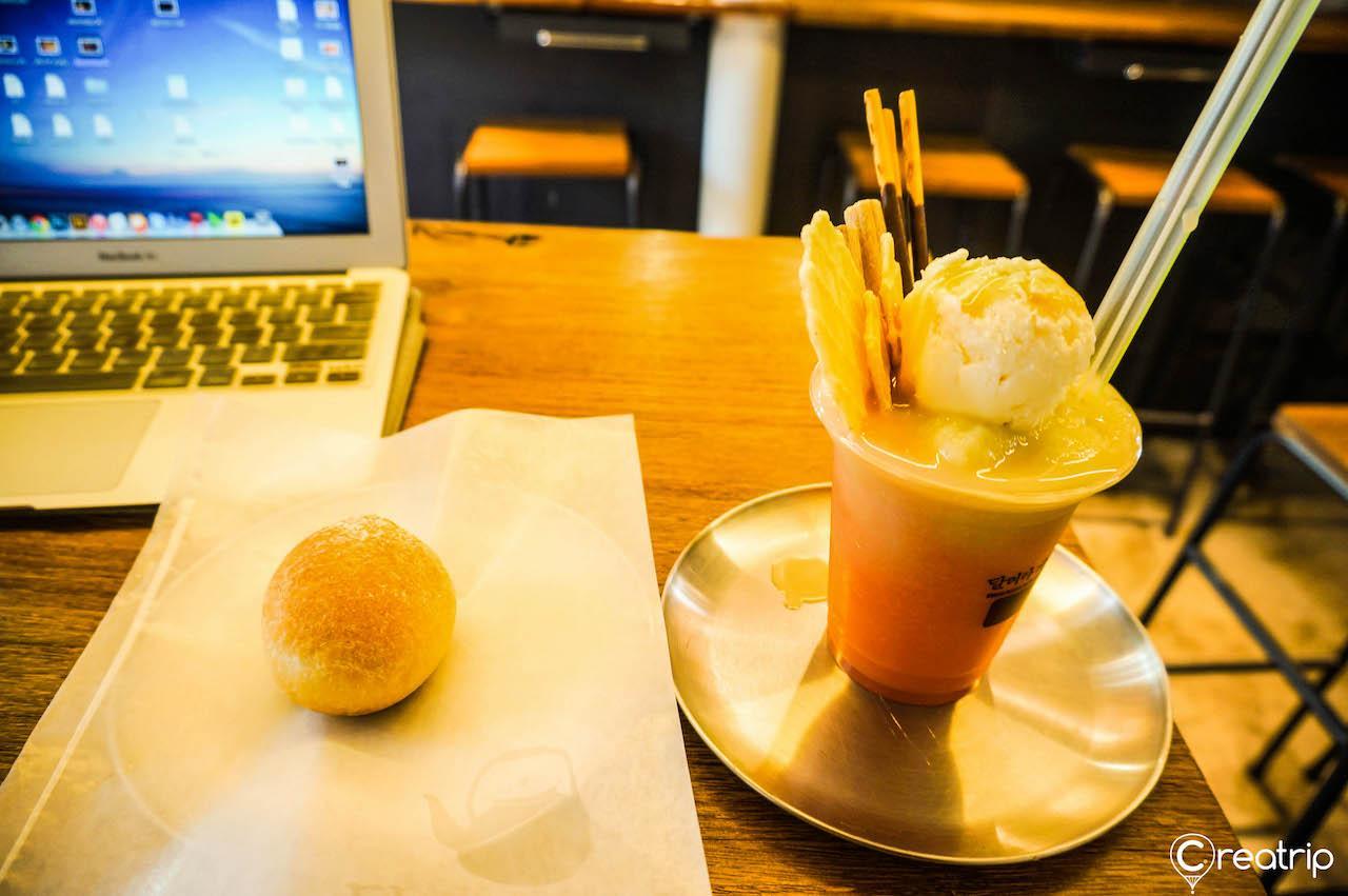 Ant coffee shop image 2