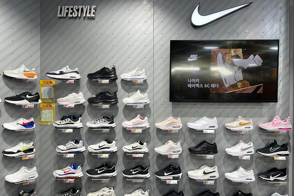 Belanja Sepatu Branded di ABC Mart Myeongdong