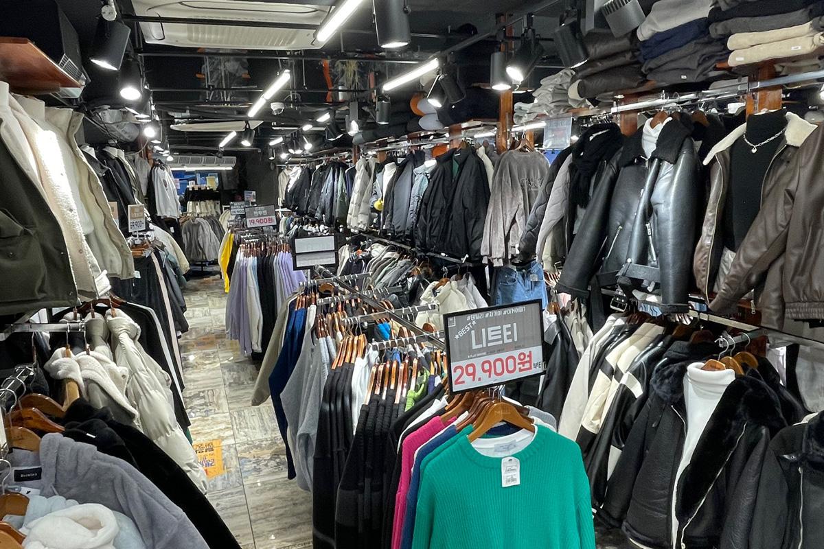 Ropa y colaboraciones en M Playground