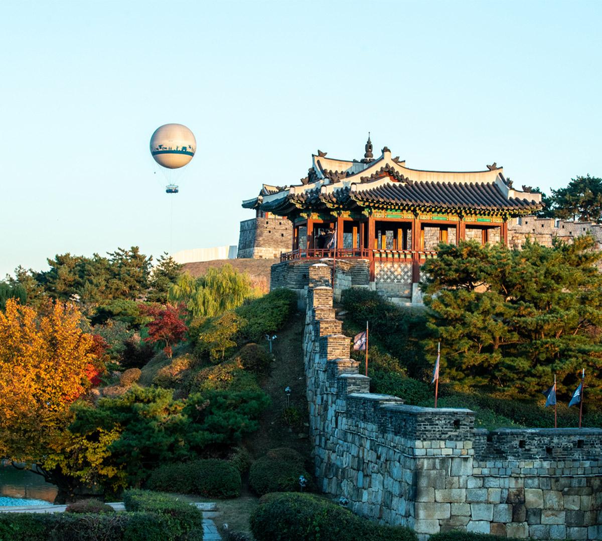 Tagestour zum Koreanischen Volksdorf und zur Festung Hwaseong in Suwon, Abfahrt von Seoul (EG-Tour)