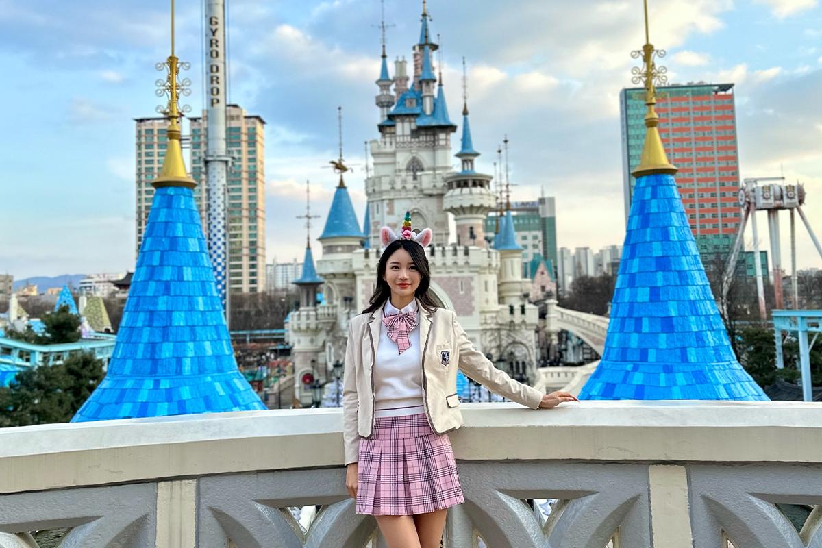 Seoul Gyobog: Cửa hàng cho thuê đồng phục học sinh ngay cạnh Lotte World Seoul - Seoul/Hàn Quốc (Creatrip)