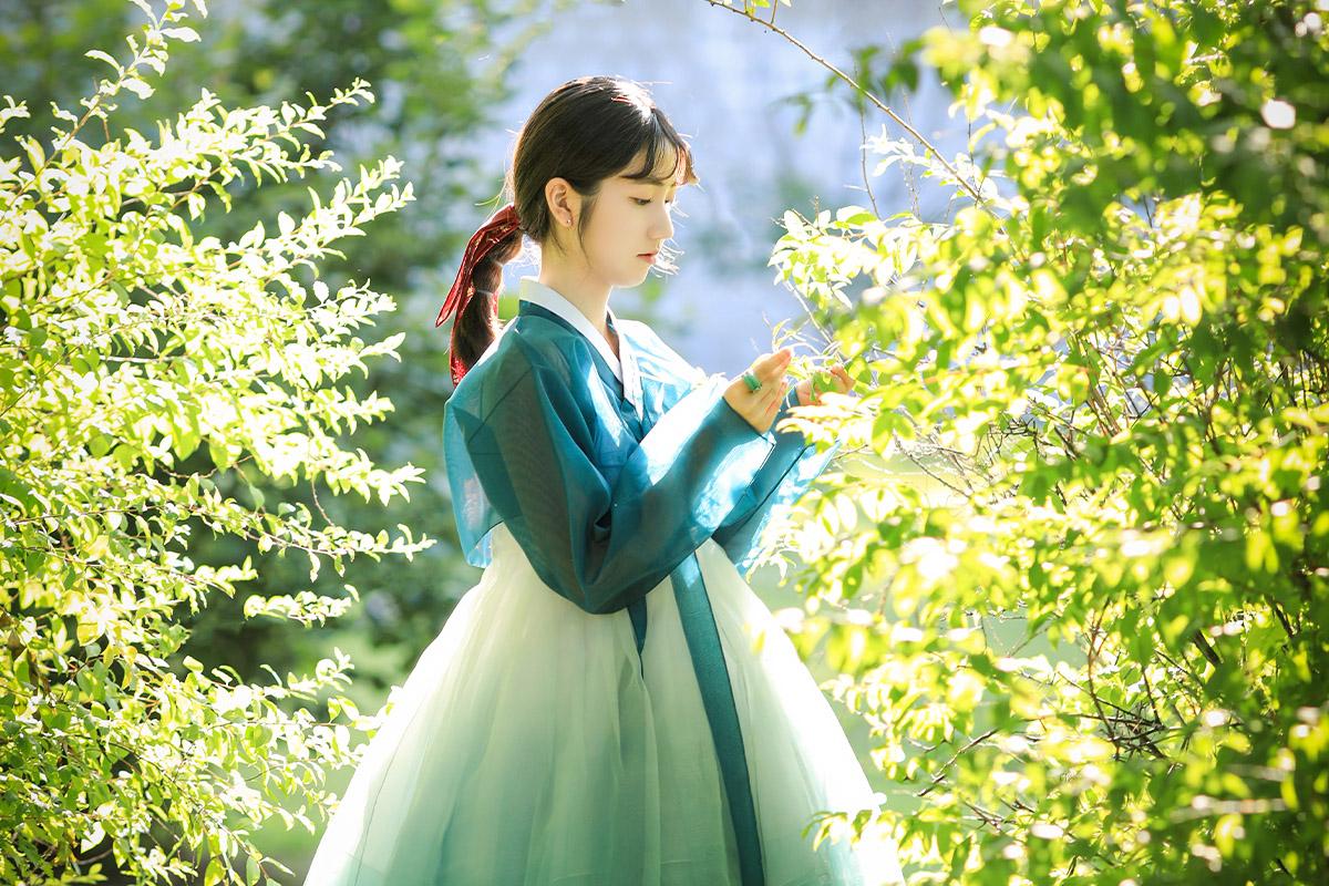 Ari Hanbok | Gyeongbokgung Hanbok Rental