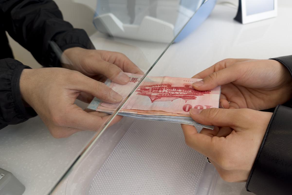 Öffnungszeiten und Sprachen