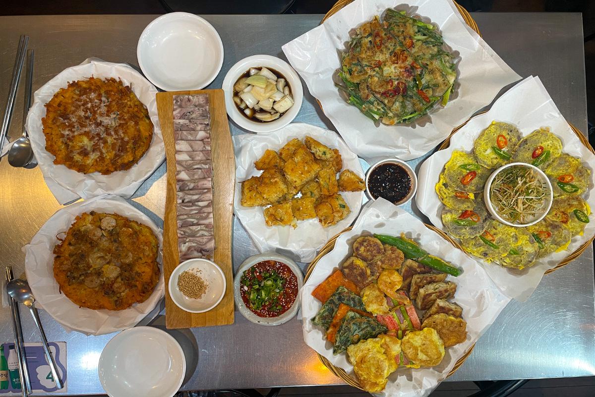 Park's Mung Bean Хуушуур (Parkgane Bindaedduk) 2-р салбар | Гванжанг зах-image