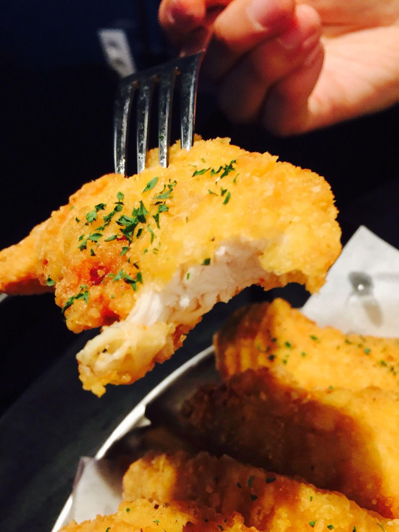 Delicious yellow finger food from 리퀴드랩, perfect as 맥주집 안주 음식. Ingredients, tableware and recipe included.