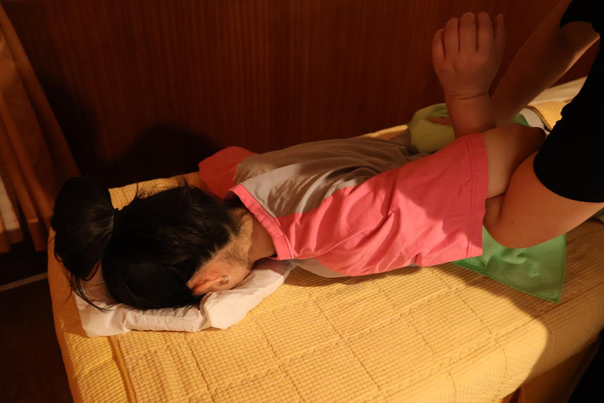 Korea sports massage therapist